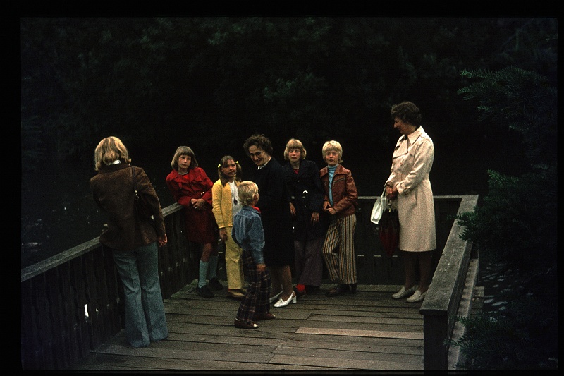 07.Bad Vilbel jul 1974 Mitzi,Mama,Brigitte,Marion,Peter,Britt.JPG